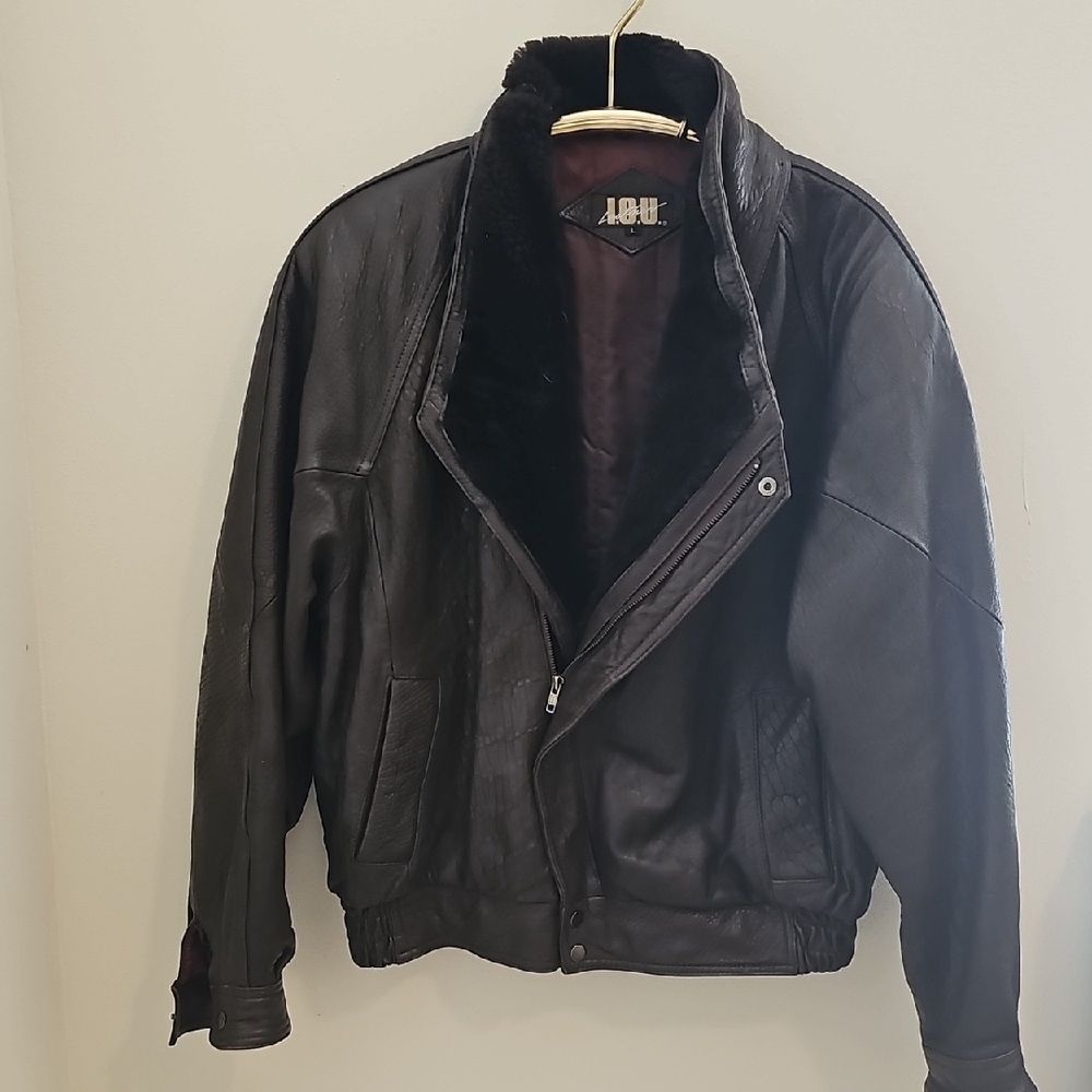 Men's Dark Brown Pioet/bomer Leather Jacket. Size Large. Excellent Condition.